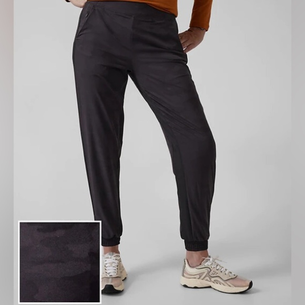 Athleta Brooklyn Black Camo Lined Joggers Pants 2 Petite Athletic Outdoor